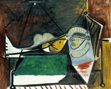 Femme Couchee bajo la lámpara 1960 Cubismo Pinturas al óleo